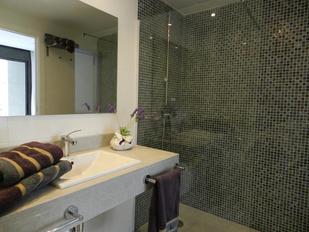 Apartaments El Cine Roses Bagian luar foto